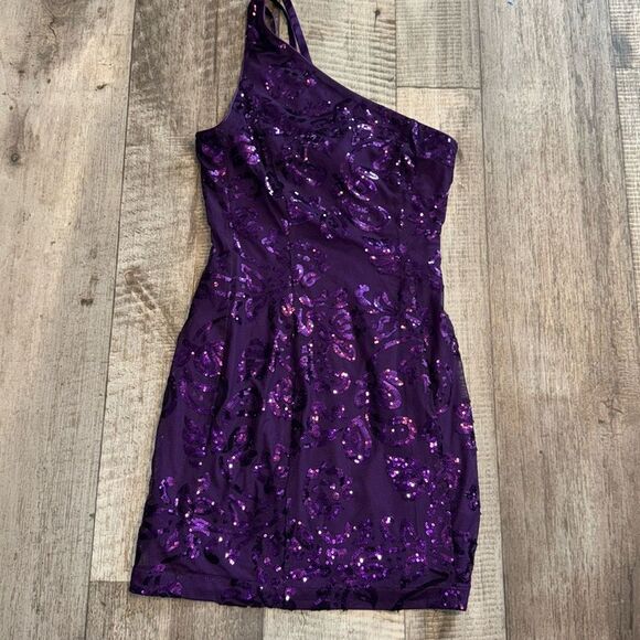 Lulu's Dresses & Skirts - NWT LULUS sequined Dress- size Small‎